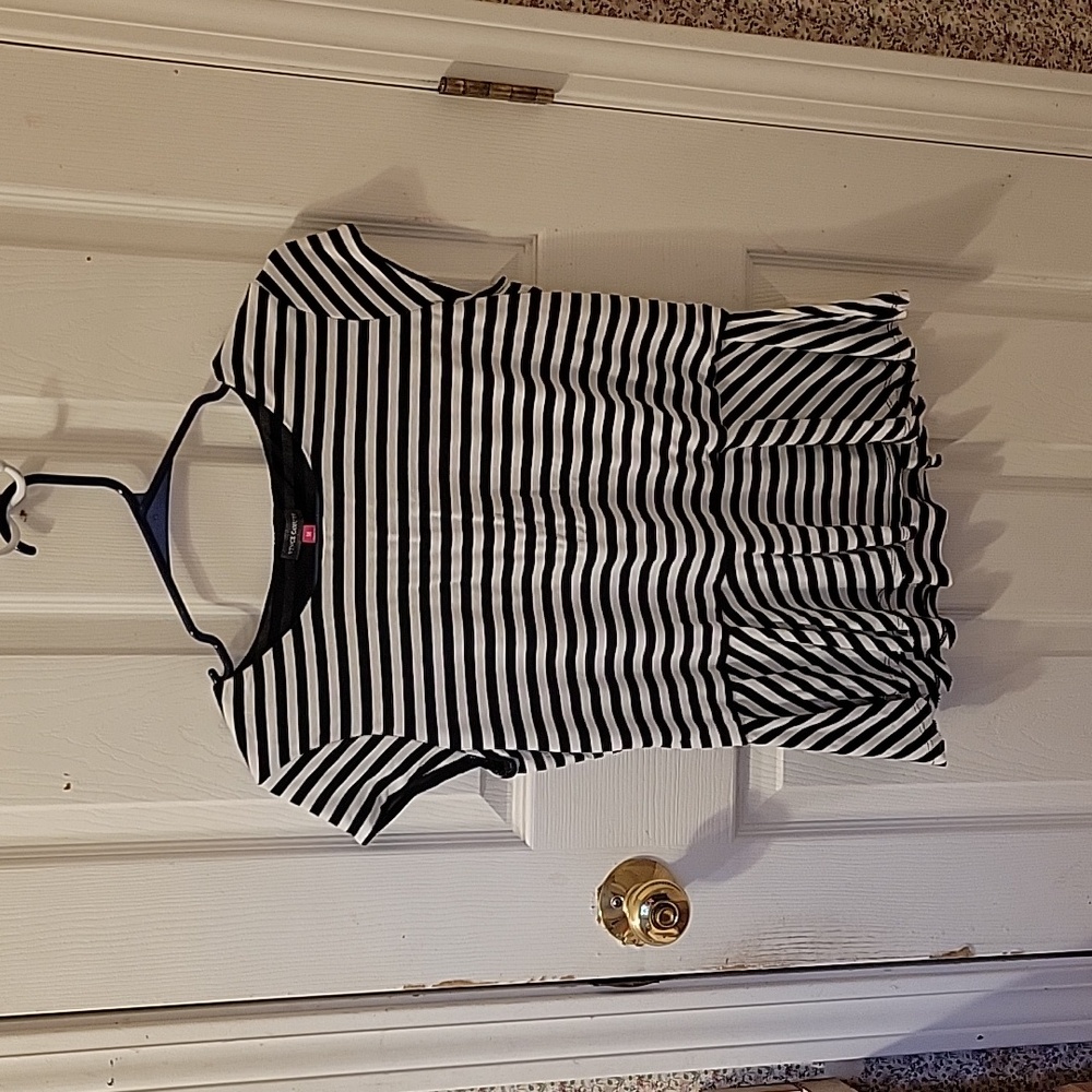 Vince Camuto top size M